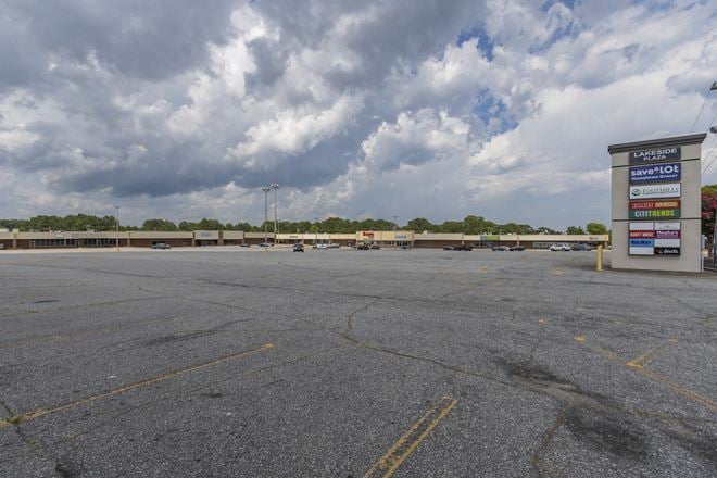 Lakeside Shopping Center