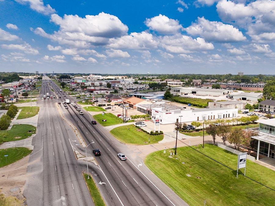 Strategically Located Professional Office Suite on Florida Blvd