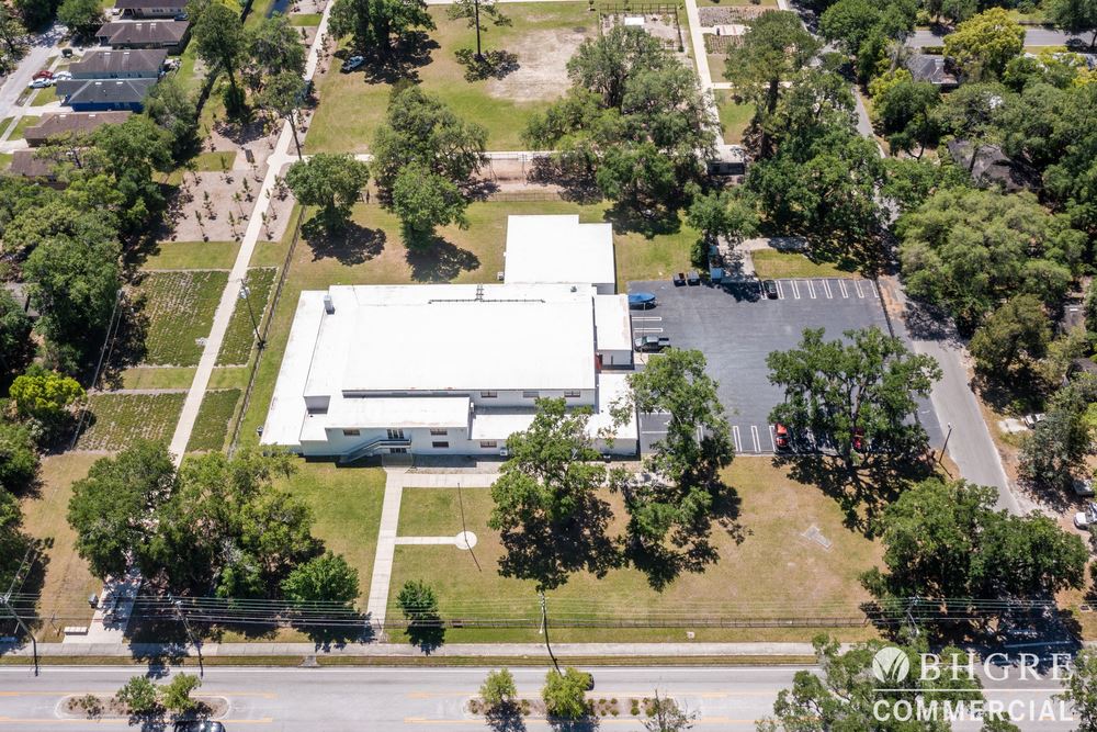 ne-8th-ave-upscale-industrial-property-listing-details-42floors