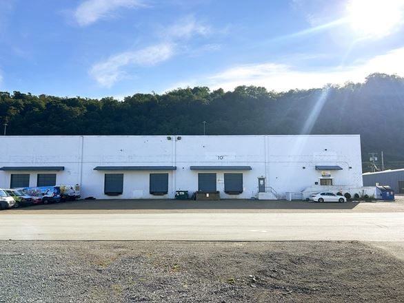 20,000 SF Distribution Warehouse Space