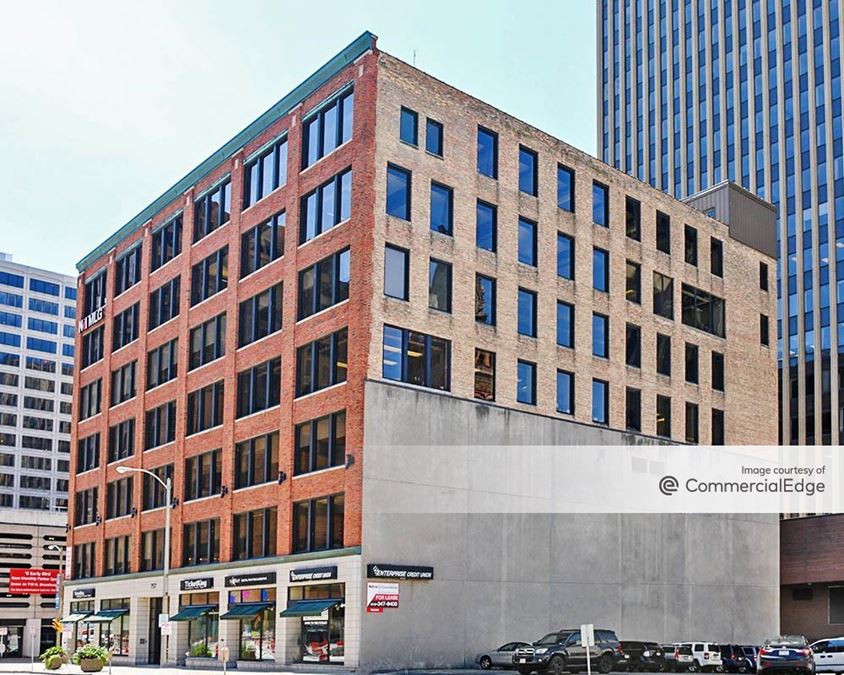 757 North Broadway