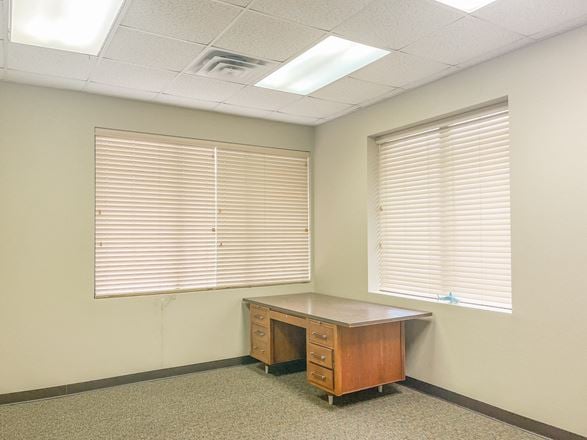 Motivated Seller – ±13,876 SF Office between Downtown and Exxon