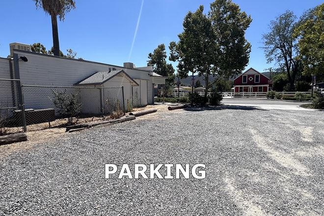 Washington Avenue Retail Building - Lease