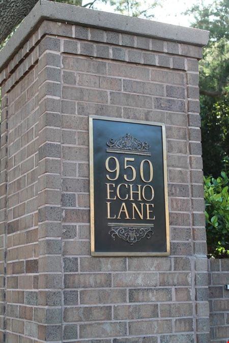 950 Echo Lane