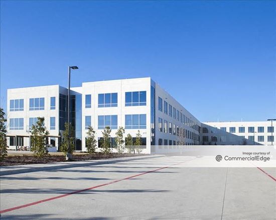 The Landing - 6111 West Plano Pkwy
