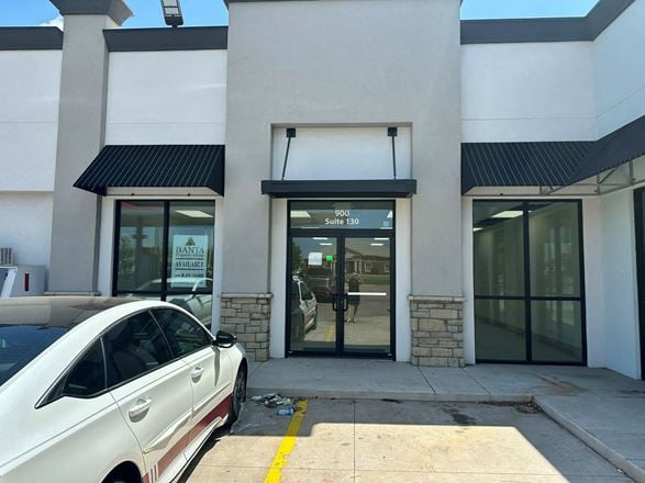 900 W Edmond Road