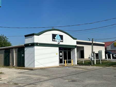 Commercial space for Sale at 3920 South Sheridan Road in Tulsa