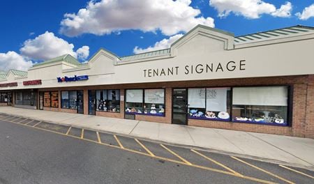 Retail space for Rent at 646-660 North Wellwood Avenue in Lindenhurst