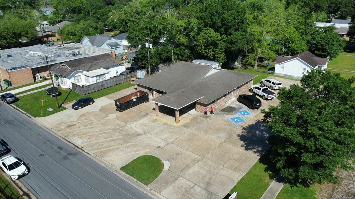 Former Fresenius Kidney Care; Crowley Medical Office For Sale