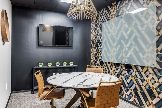 Lucid Private Offices - Lucid Private Office Mockingbird Station