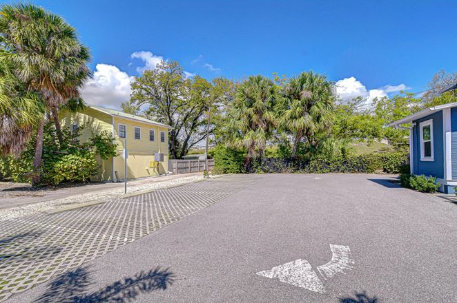 Hyde Park Office - 211 S. Boulevard