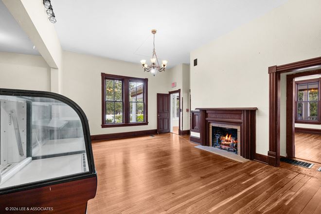 Historic Retail/Hotel/2nd Gen Restaurant/Event Space in Downtown Alachua, Florida