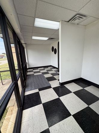1220 E Robinson St - Retail