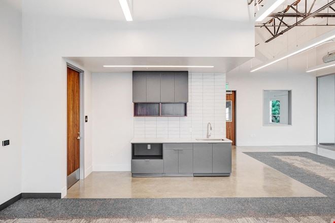 9920–10000 Pioneer Boulevard