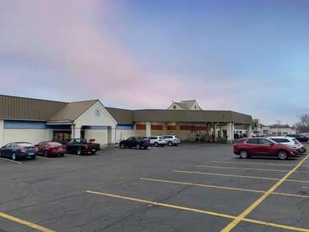 Retail space for Rent at 3575 Grand Ave in Gurnee