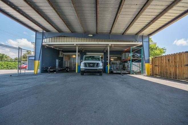 FLL Airport Flex Warehouse with Yard