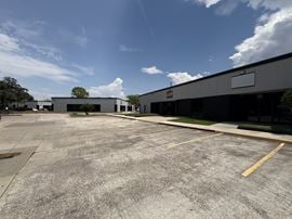301-305 Wells Fargo Dr