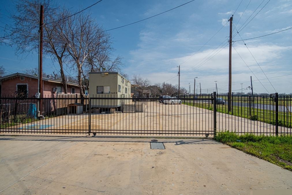 3422 Commercial Avenue