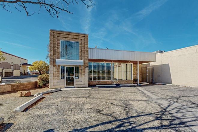 Fully Remodeled High Traffic Retail with Showroom & Vault