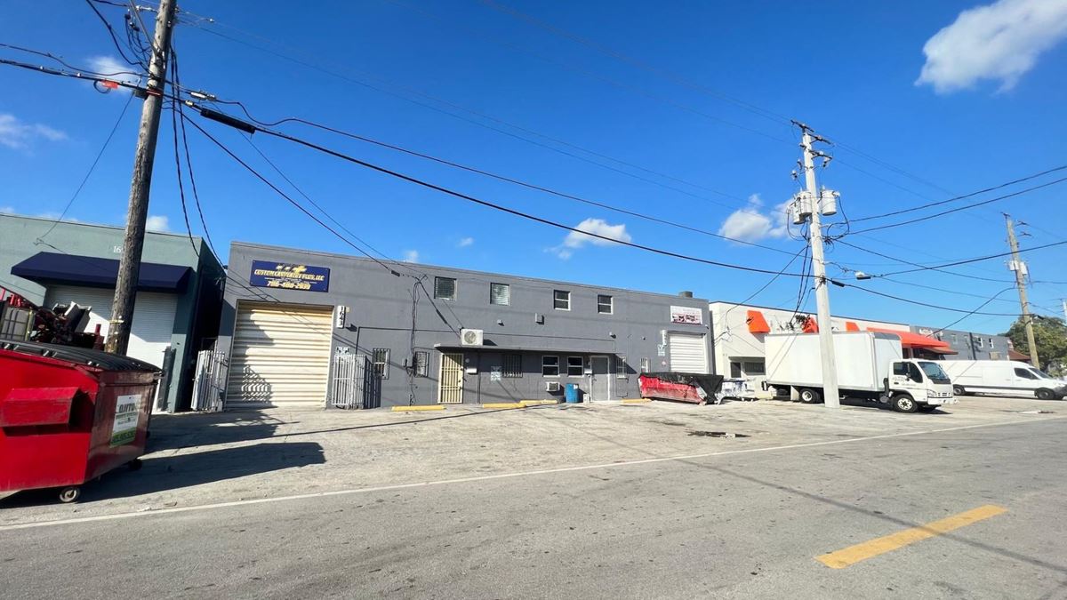 1701 W 33rd Place