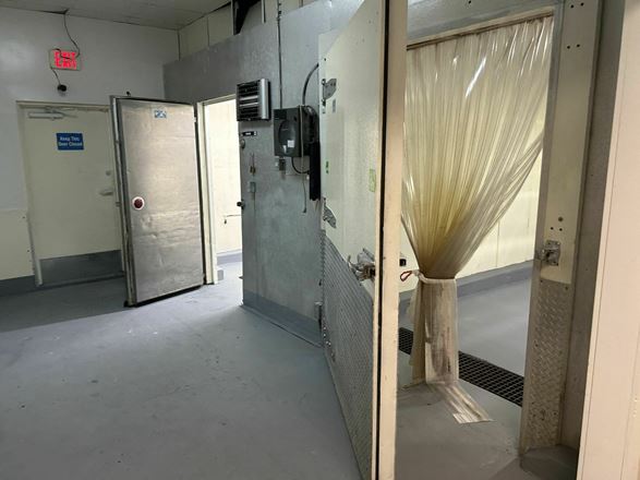 Net-Leased Corporate-Guaranteed Distribution Facility