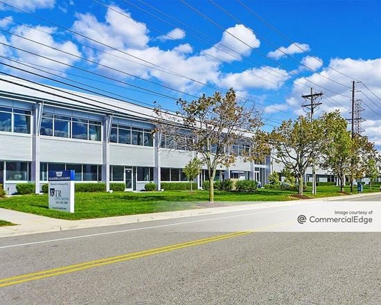 600 Meadowlands Pkwy