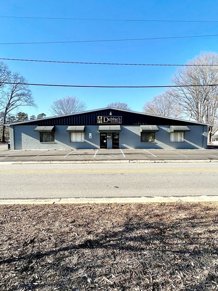 Photo of commercial space at 735 S. Broad St. in Mooresville