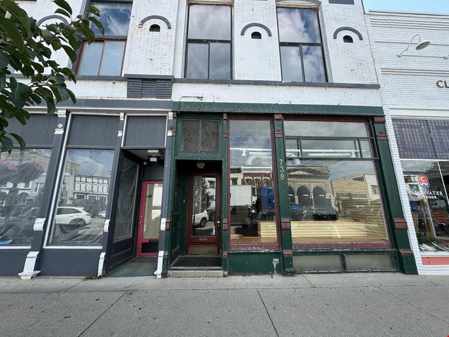 736 W Main St