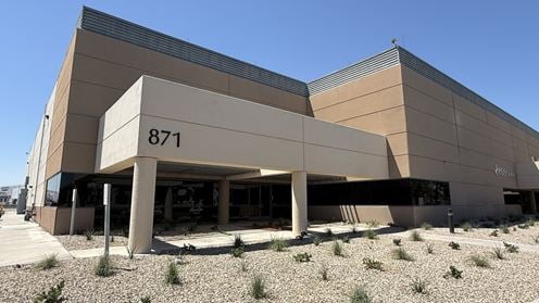 +/-17,360-27,811 SF For Lease Flex/Industrial w/Internal Dock - Hughes Airport Center