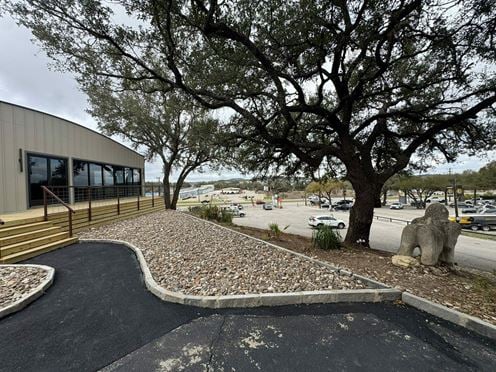 111 Plaza | Medical & Professional Office | HWY 281 Frontage | Bulverde, TX