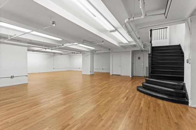 342 W 37th St