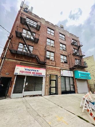 Retail space for Rent at 876 E 225th St in Bronx