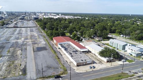 ±41,000 SF Warehouse Near ExxonMobil