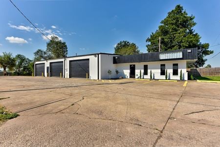 Photo of commercial space at 704 E. Main Street in Moore