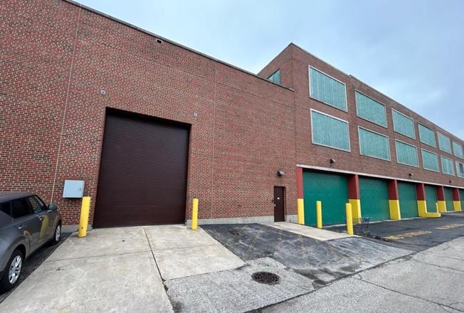 3033 N Knox Ave.