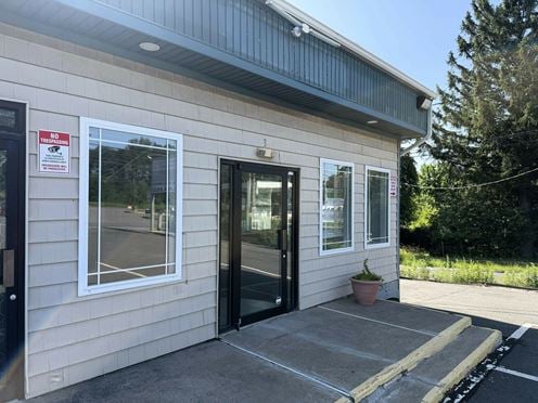 29 Sterling Road Plaza
