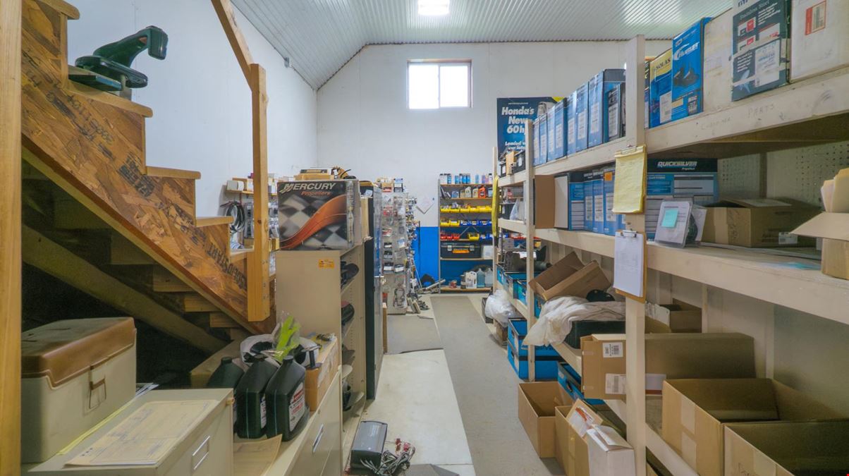 Warehouse with Parking & Storage