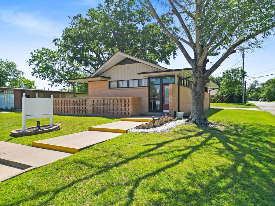 Versatile Mid-Century Office with Suites & Courtyard – Near Midtown & Texas A&M