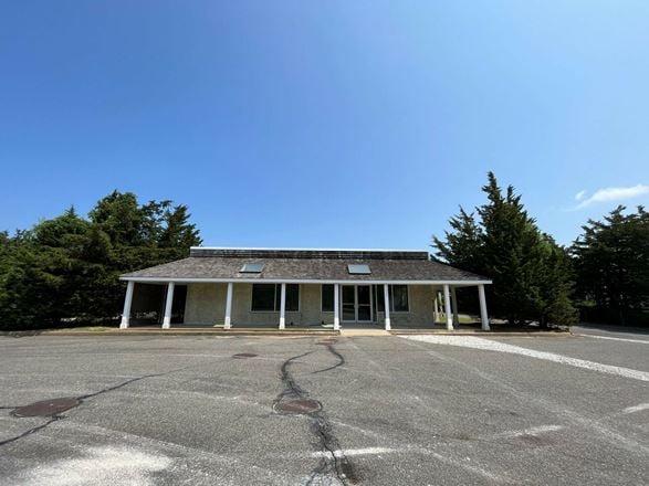 519-521 Montauk Highway