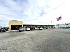 1,420 SF Restaurant / Retail Building For Lease in Northeast Springfield
