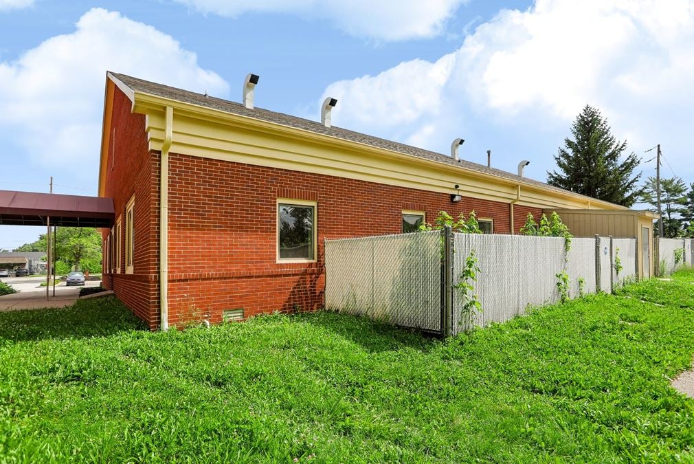 Stand Alone Office Building For Sale / For Lease