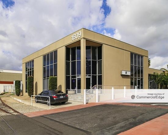 Freeway Business Plaza - 1805, 1809 & 1813 East Dyer Road