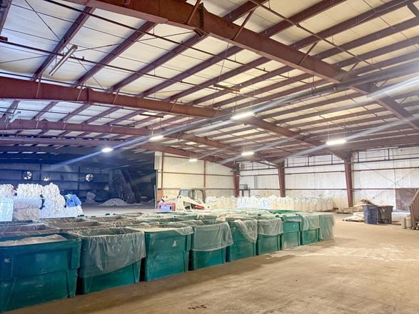 ±19,656 SF Office/Warehouse With Dock High Access