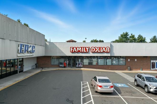 Windsor Locks, CT - Dexter Plaza