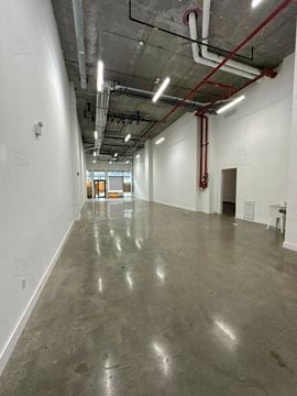 1,600 - 5,700 SF | 888 Broadway | Vanilla Box Retail Spaces With Glass Frontage and 25 FT Ceilings For Lease