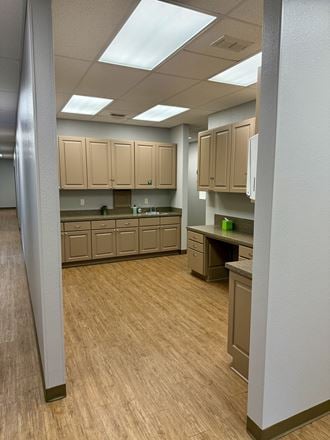 1420 W SW Loop 323