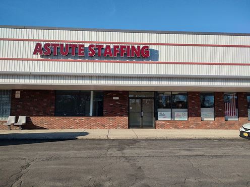220 Center Road unit #4 - 1,000+/- SF SPACE in Wimbledon Plaza