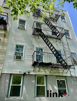 3194 Webster Ave
