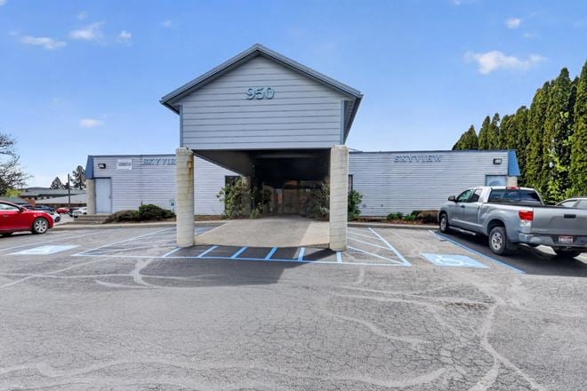 950 W. Ironwood Dr. #5
