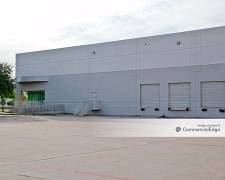 Industrial space for Rent at 1540 Luna Road in Carrollton
